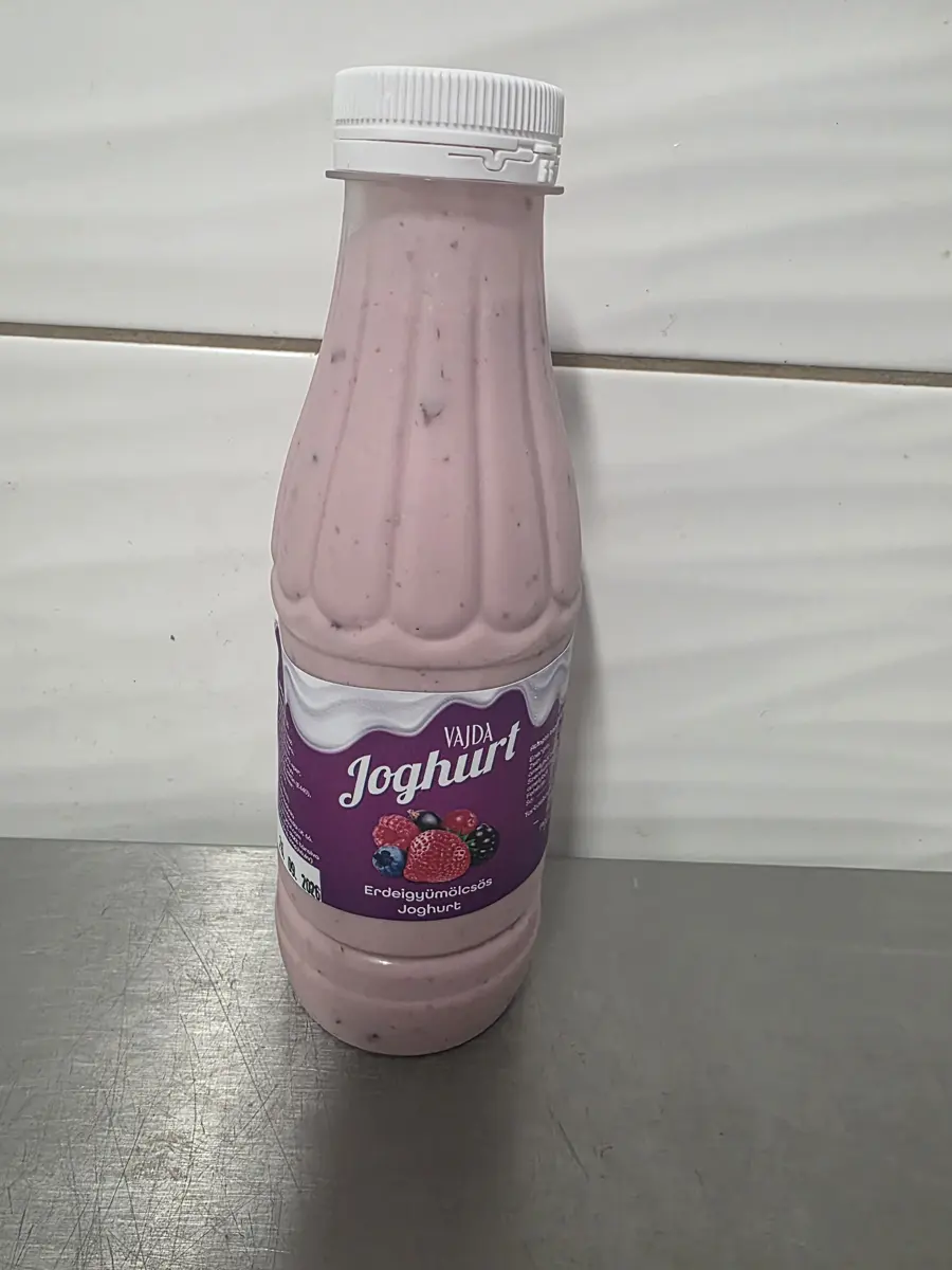 Erdeigyümölcsös joghurt, 500 g-os palack