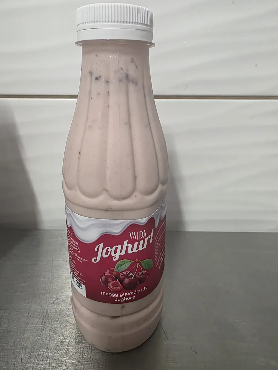 Meggy gyümölcsös joghurt, 500 g-os palack
